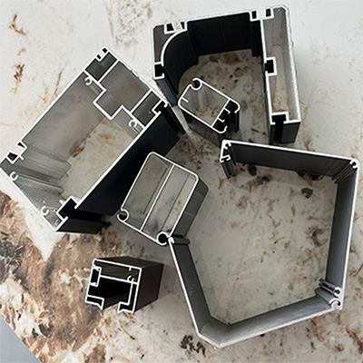 Retractable awnings and windproof roller blinds at the Guangzhou high-altitude open-air restaurant